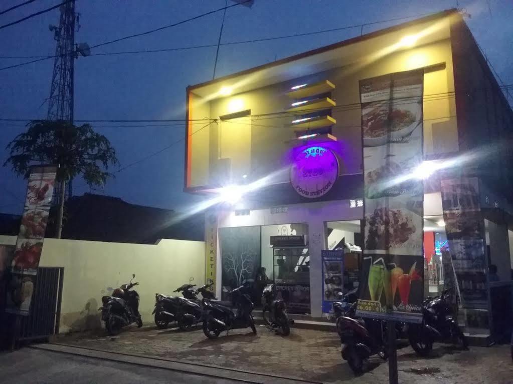 Budi House & Food Station Бандунг Экстерьер фото