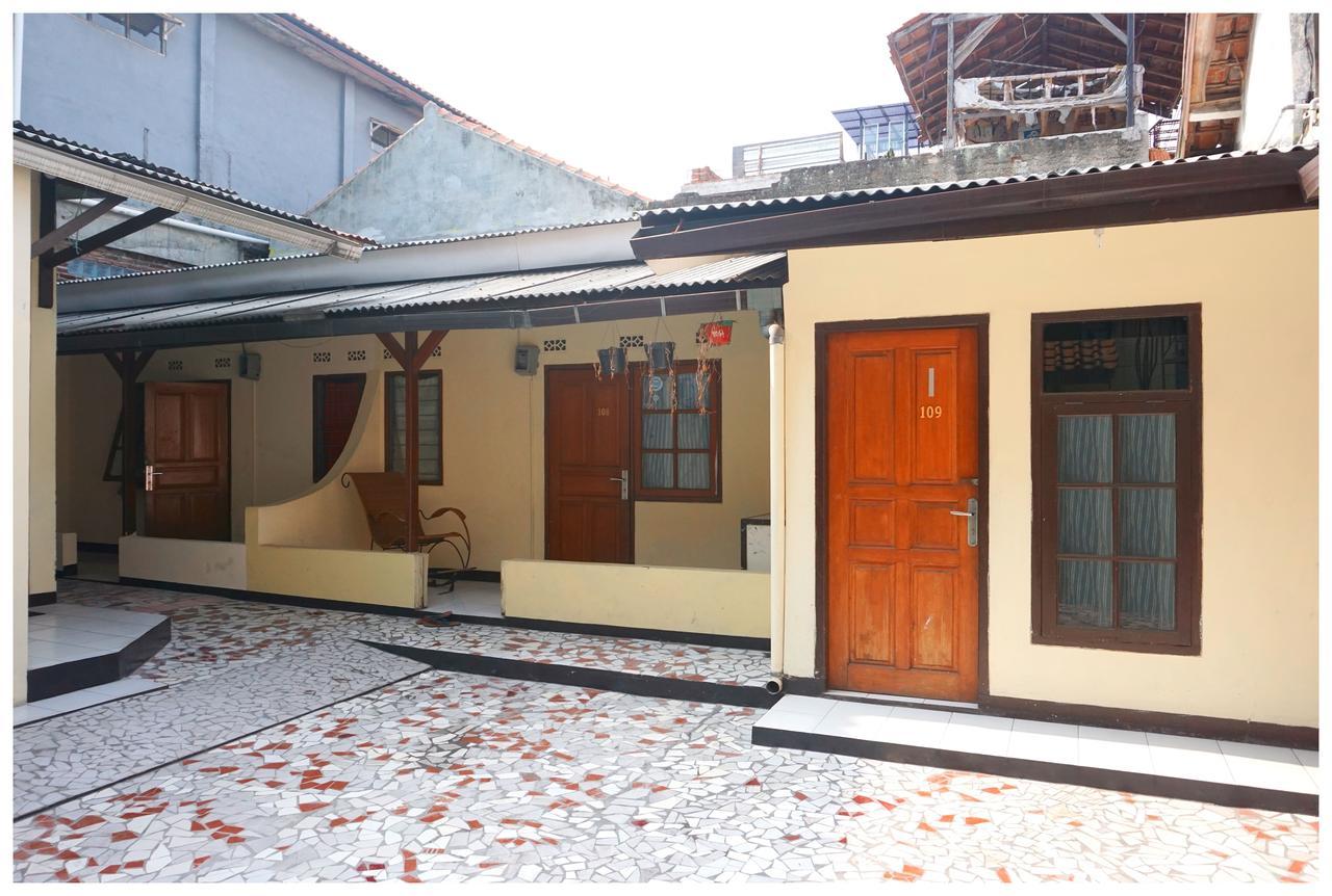 Budi House & Food Station Бандунг Экстерьер фото