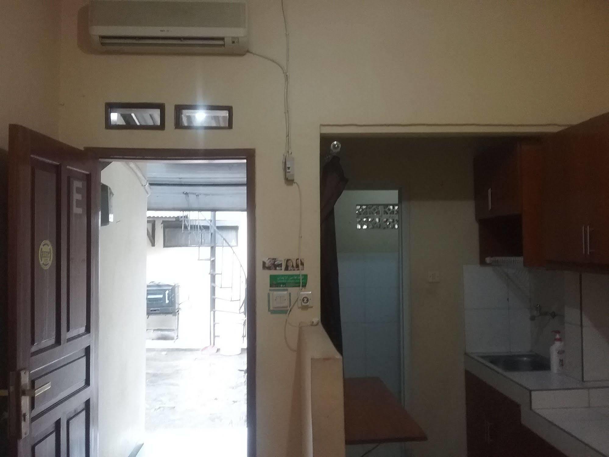 Budi House & Food Station Бандунг Экстерьер фото